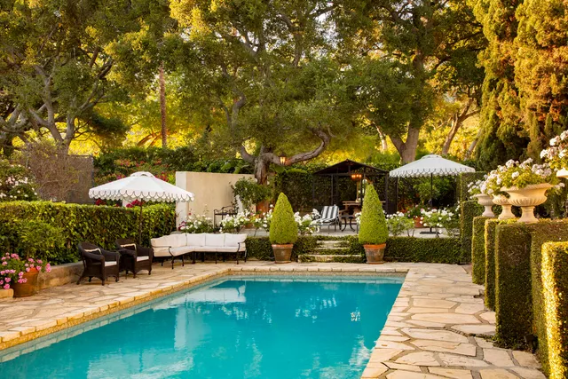 a view of a pathway both side of house