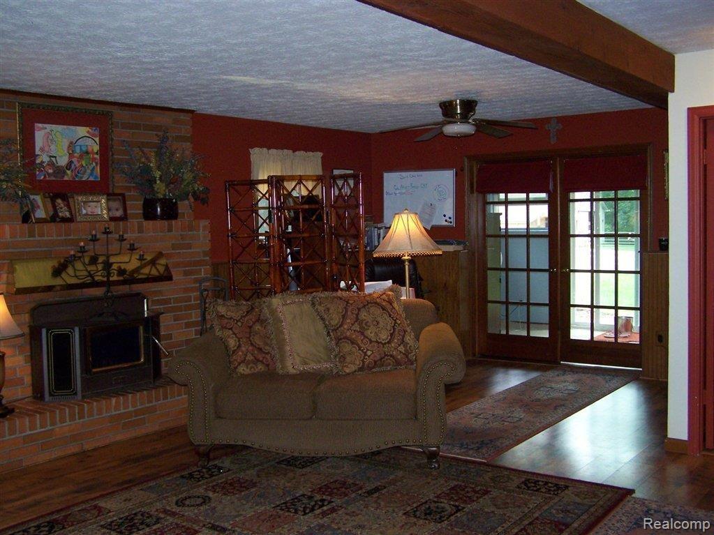 5397 Brady Road Howell, MI 48843 - Photo 13 of 28 FAMILLY ROOM W/ NATURAL F.P.