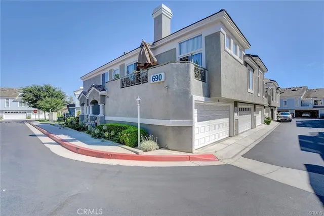$3,100 | 690 Azure Lane, Unit 5, Corona, CA 92879