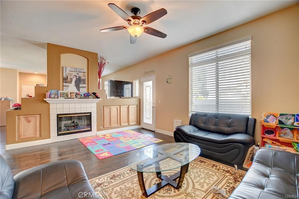 690 Azure Lane, Unit 5 Corona, CA 92879 - Photo 4 of 11