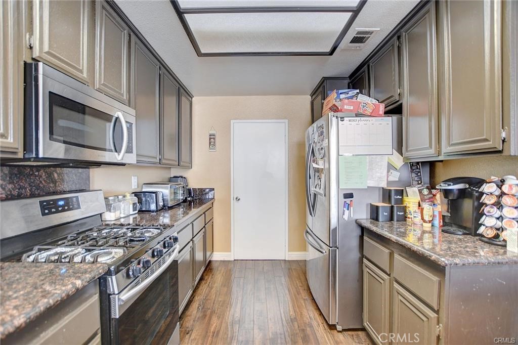 690 Azure Lane, Unit 5 Corona, CA 92879 - Photo 6 of 11