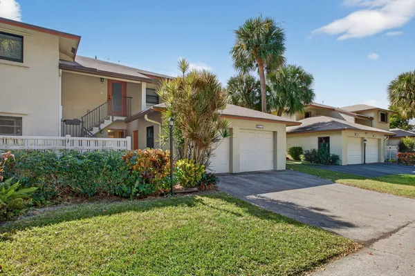$2,500 | 1780 Northeast 39th Court, Unit 901, Pompano Beach, FL 33064