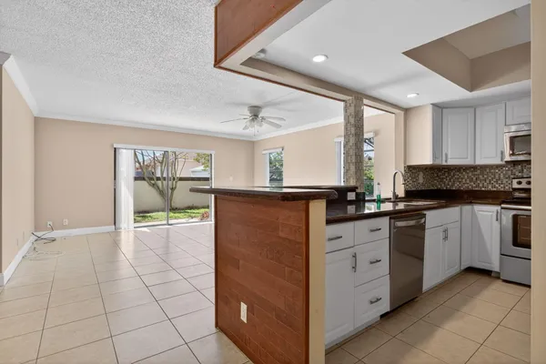 $2,500 | 1780 Northeast 39th Court, Unit 901, Pompano Beach, FL 33064