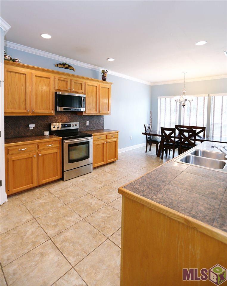 9144 Rue De Fluer Denham Springs, LA 70706 - Photo 7 of 20 Kitchen