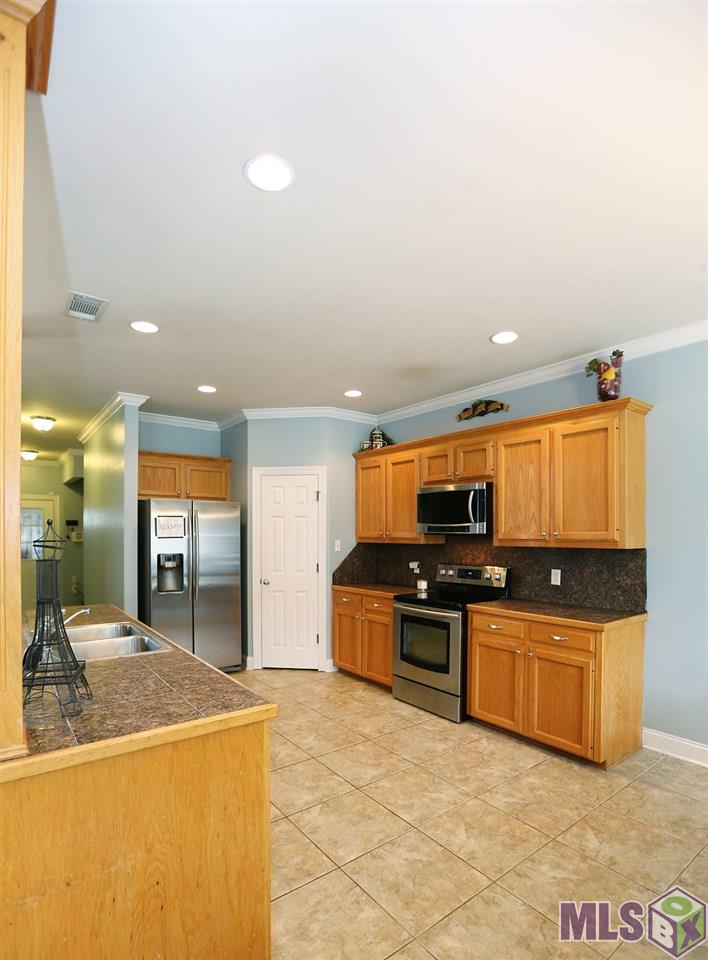 9144 Rue De Fluer Denham Springs, LA 70706 - Photo 8 of 20 Kitchen