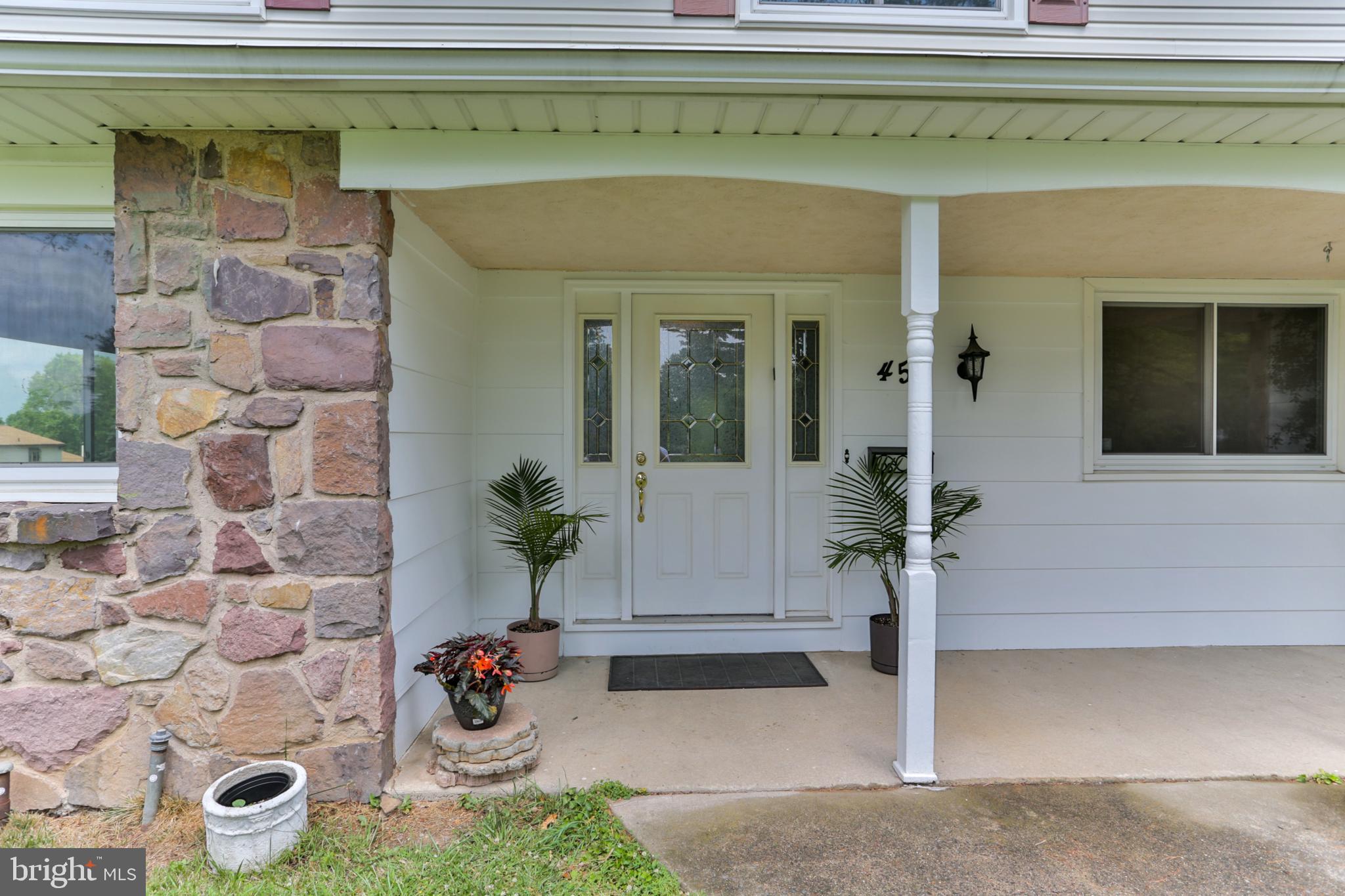 451 Valley View Road Langhorne, PA 19047 - Photo 4 of 69 Main entry