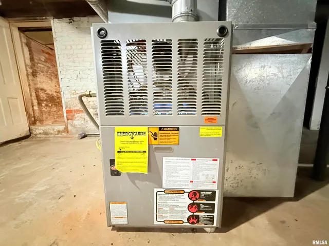 $89,000 | 1708 North Yew Street, Harrisburg, IL 62946