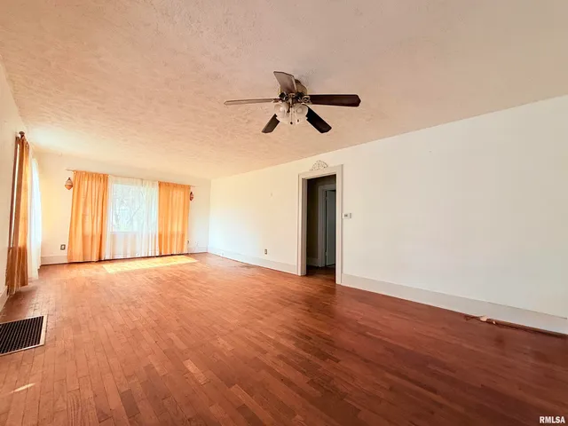 $89,000 | 1708 North Yew Street, Harrisburg, IL 62946