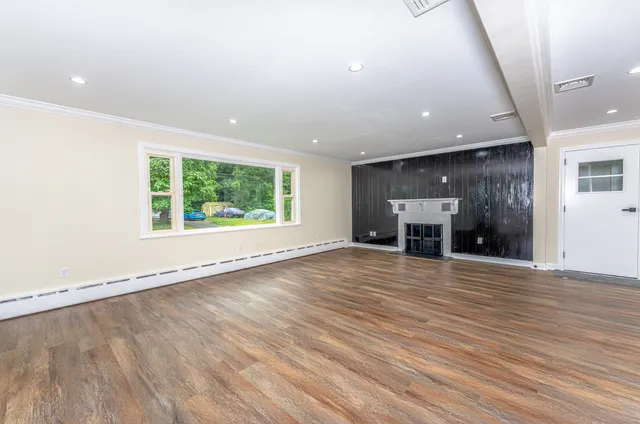 $409,500 | 8 Bonnie Lane, Waterbury, CT 06705