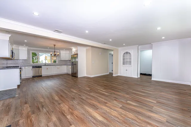 $409,500 | 8 Bonnie Lane, Waterbury, CT 06705