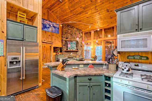 $560,000 | 341 Brookwood Lane, Clarkesville, GA 30523