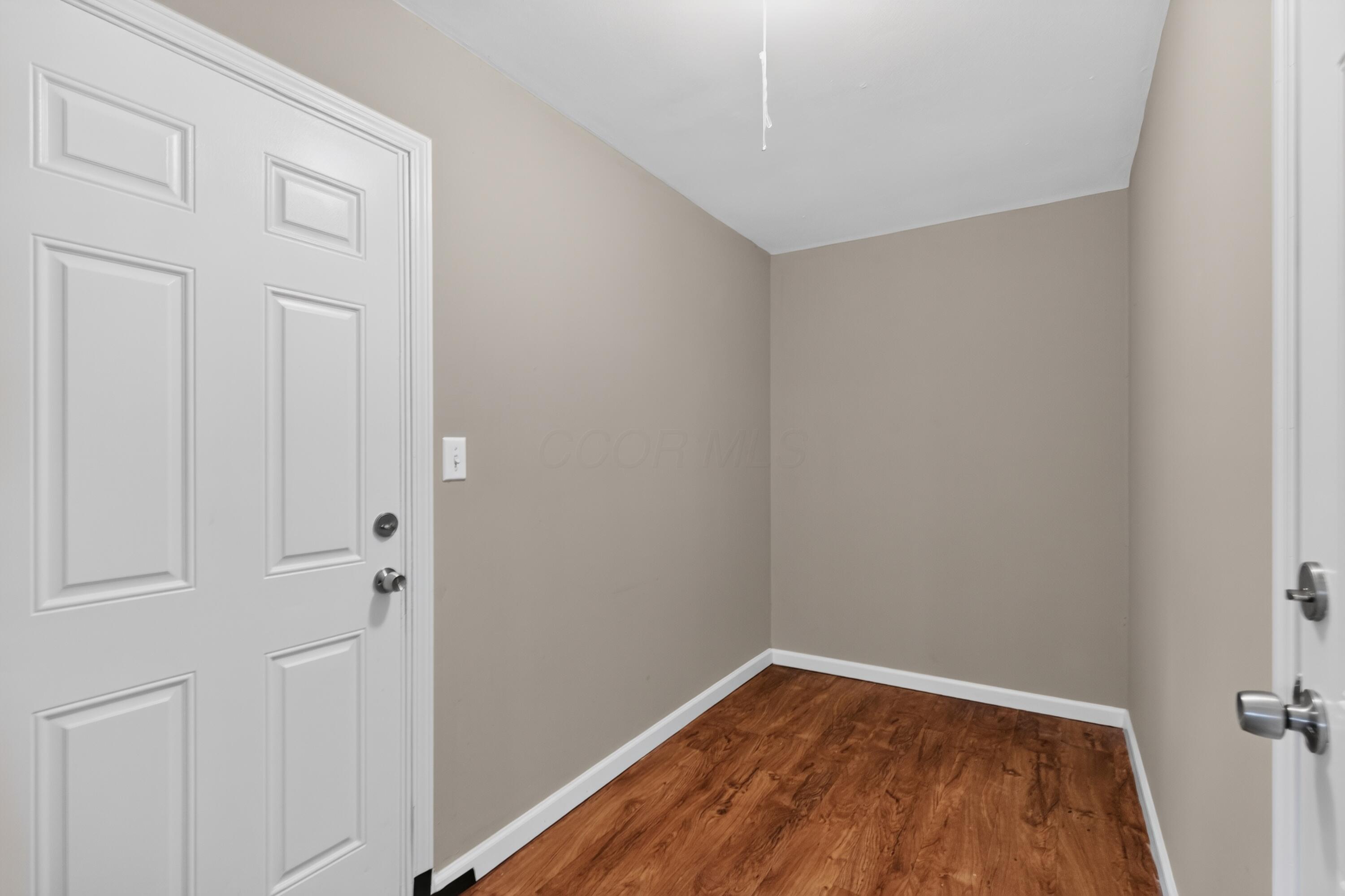 1251 Striebel Road Columbus, OH 43227 - Photo 7 of 24 07_1251_Striebel_Rd-Foyer-8055