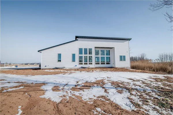 $749,900 | 308 Kerrigan Drive, Wrightstown, WI 54180