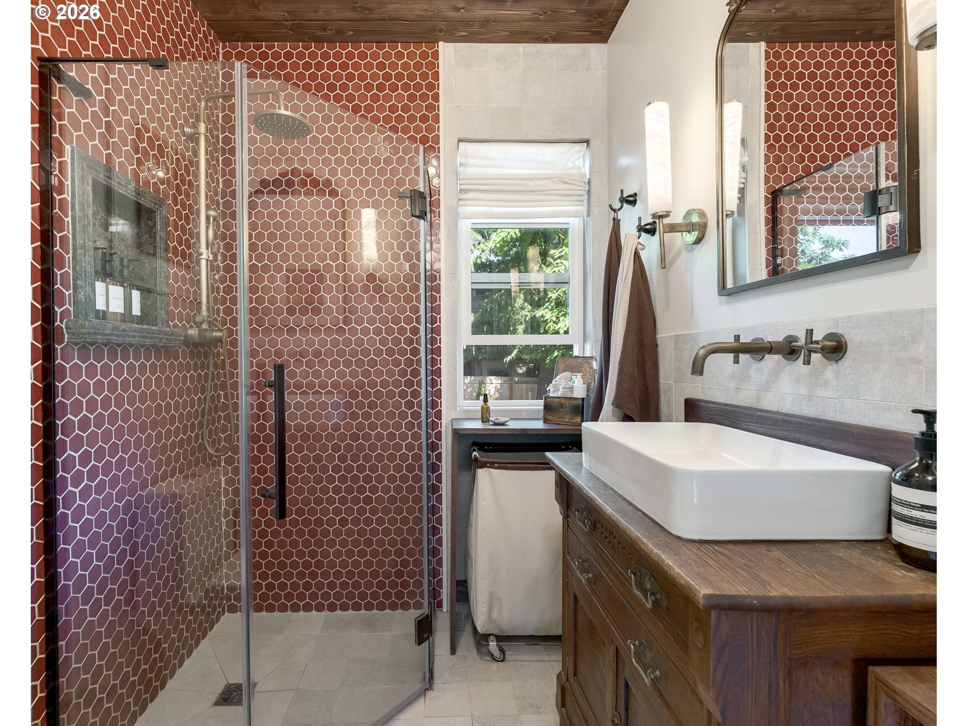 636 Southeast 68th Avenue Portland, OR 97215 - Photo 8 of 28