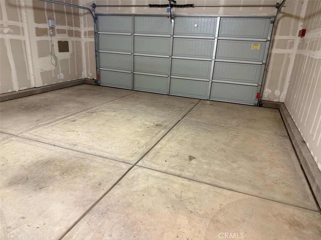 2415 Explorador Drive Merced, CA 95340 - Photo 14 of 28 a view of a garage