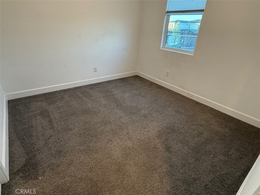 2415 Explorador Drive Merced, CA 95340 - Photo 25 of 28 an empty room with windows