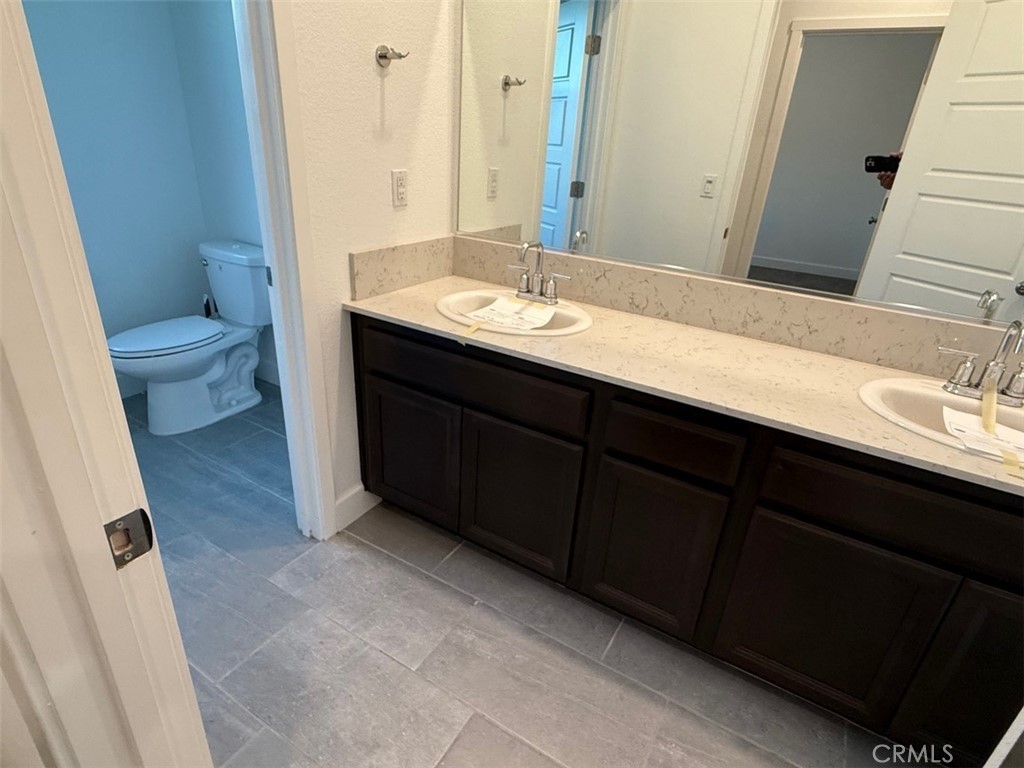 2415 Explorador Drive Merced, CA 95340 - Photo 26 of 28 a bathroom with a sink and a mirror