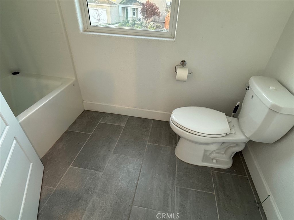 2415 Explorador Drive Merced, CA 95340 - Photo 28 of 28 a bathroom with a toilet and a bathtub