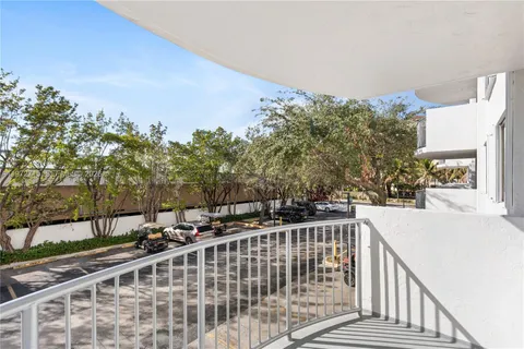 $599,999 | 210 Seaview Drive, Unit 207, Key Biscayne, FL 33149