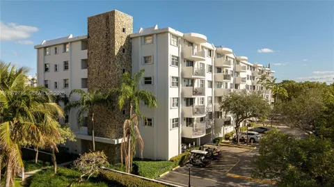 $599,999 | 210 Seaview Drive, Unit 207, Key Biscayne, FL 33149
