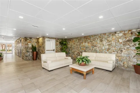 $599,999 | 210 Seaview Drive, Unit 207, Key Biscayne, FL 33149