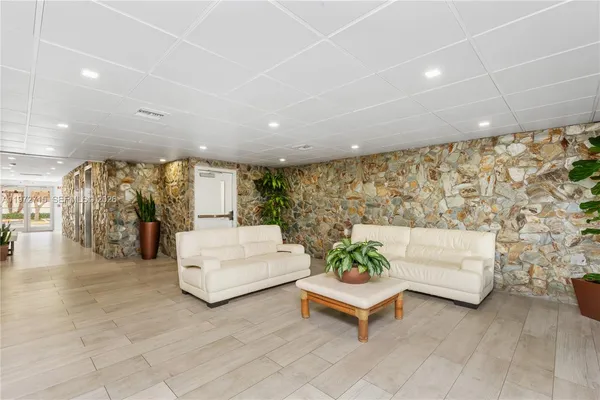 $599,999 | 210 Seaview Drive, Unit 207, Key Biscayne, FL 33149