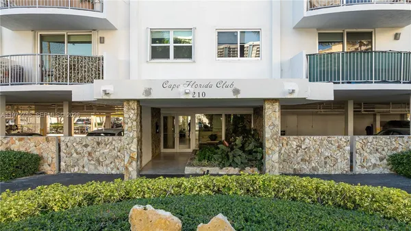 $599,999 | 210 Seaview Drive, Unit 207, Key Biscayne, FL 33149