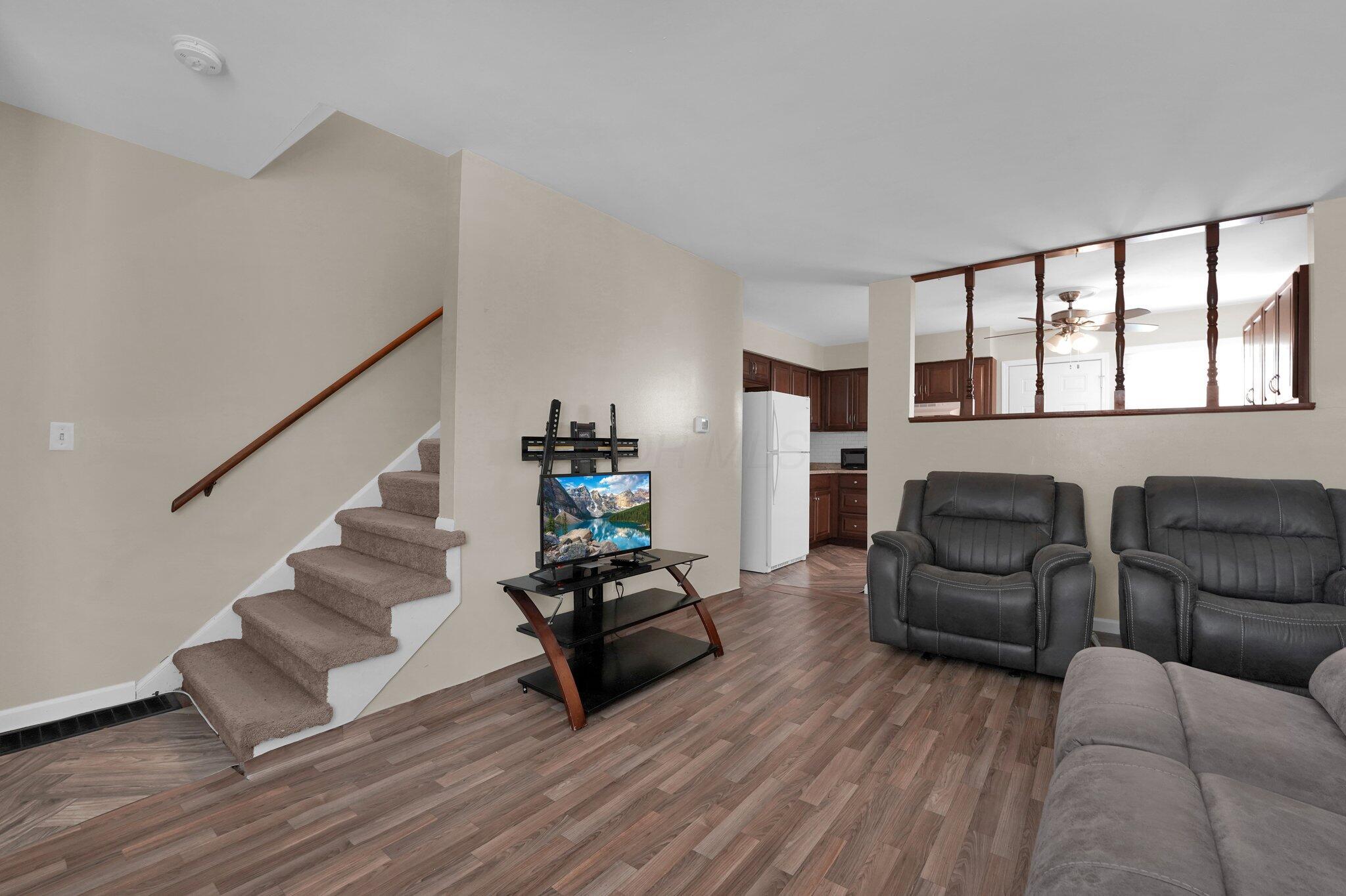 5738 Beechcroft Road, Unit L Columbus, OH 43229 - Photo 6 of 25 6-web-or-mls-5738-beechcroft-rd-unit-l