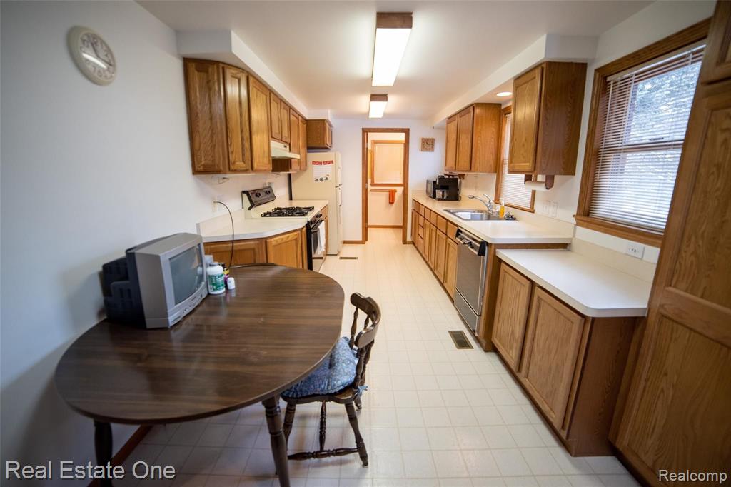2866 Avalon Road Rochester Hills, MI 48309 - Photo 7 of 33