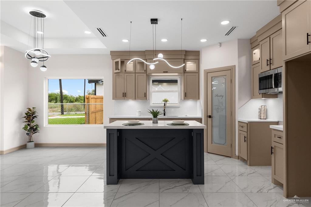 2464 Via Roma Road Weslaco, TX 78596 - Photo 6 of 20 Gallery Image 6