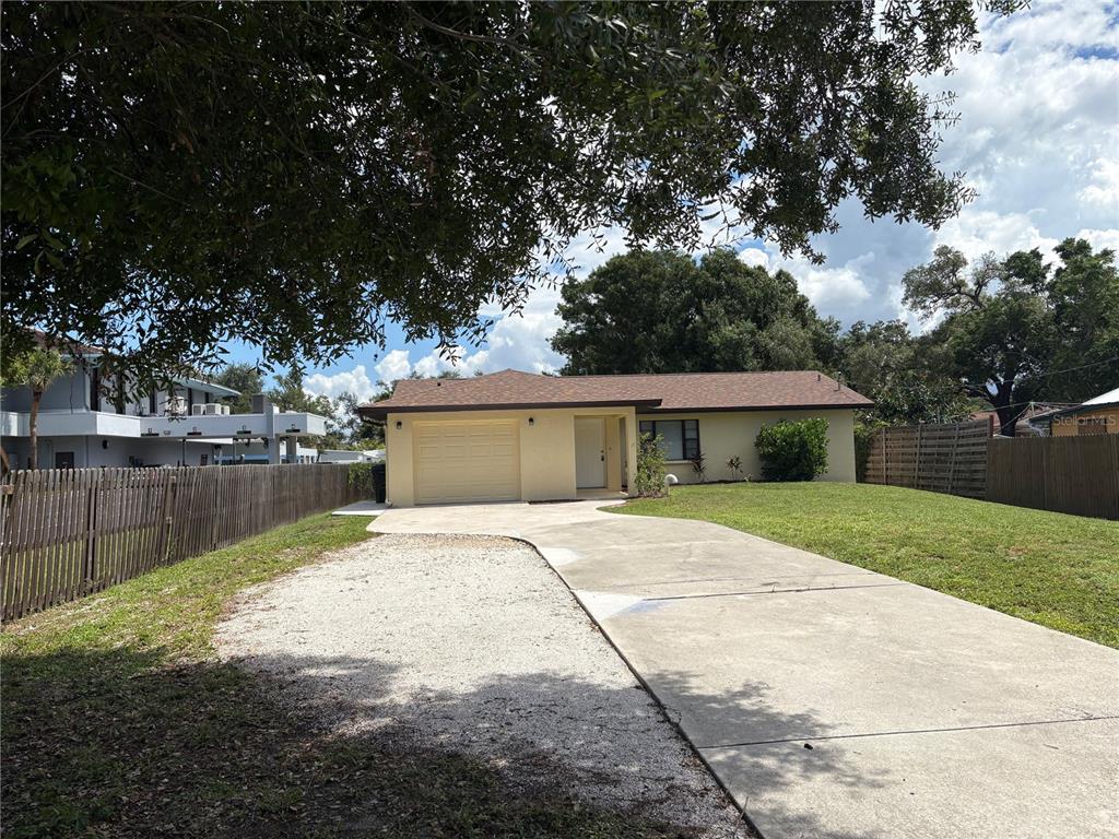 3927 Worcester Road Sarasota, FL 34231 - Photo 2 of 19 Gallery Image 2