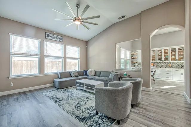 $655,000 | 3297 Fairmont Avenue, Clovis, CA 93619