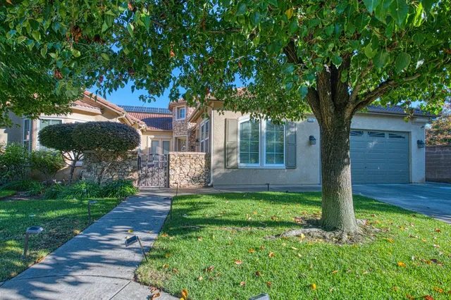 $655,000 | 3297 Fairmont Avenue, Clovis, CA 93619