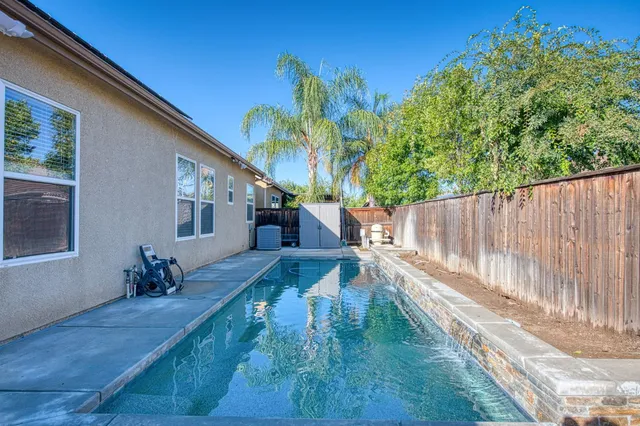 $655,000 | 3297 Fairmont Avenue, Clovis, CA 93619