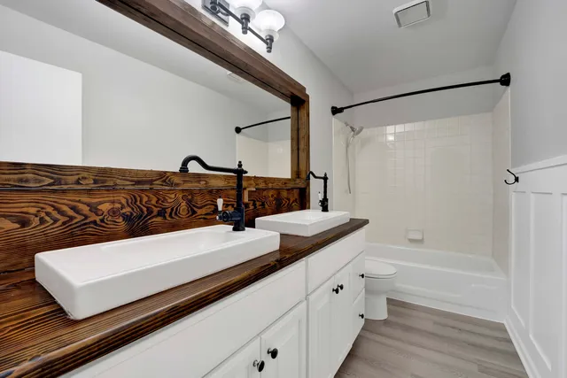 $275,000 | 97 Midhurst Court, Unit 202D, Naperville, IL 60565