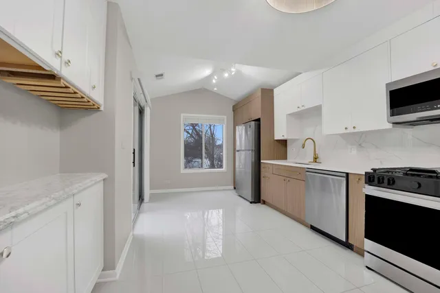 $275,000 | 97 Midhurst Court, Unit 202D, Naperville, IL 60565