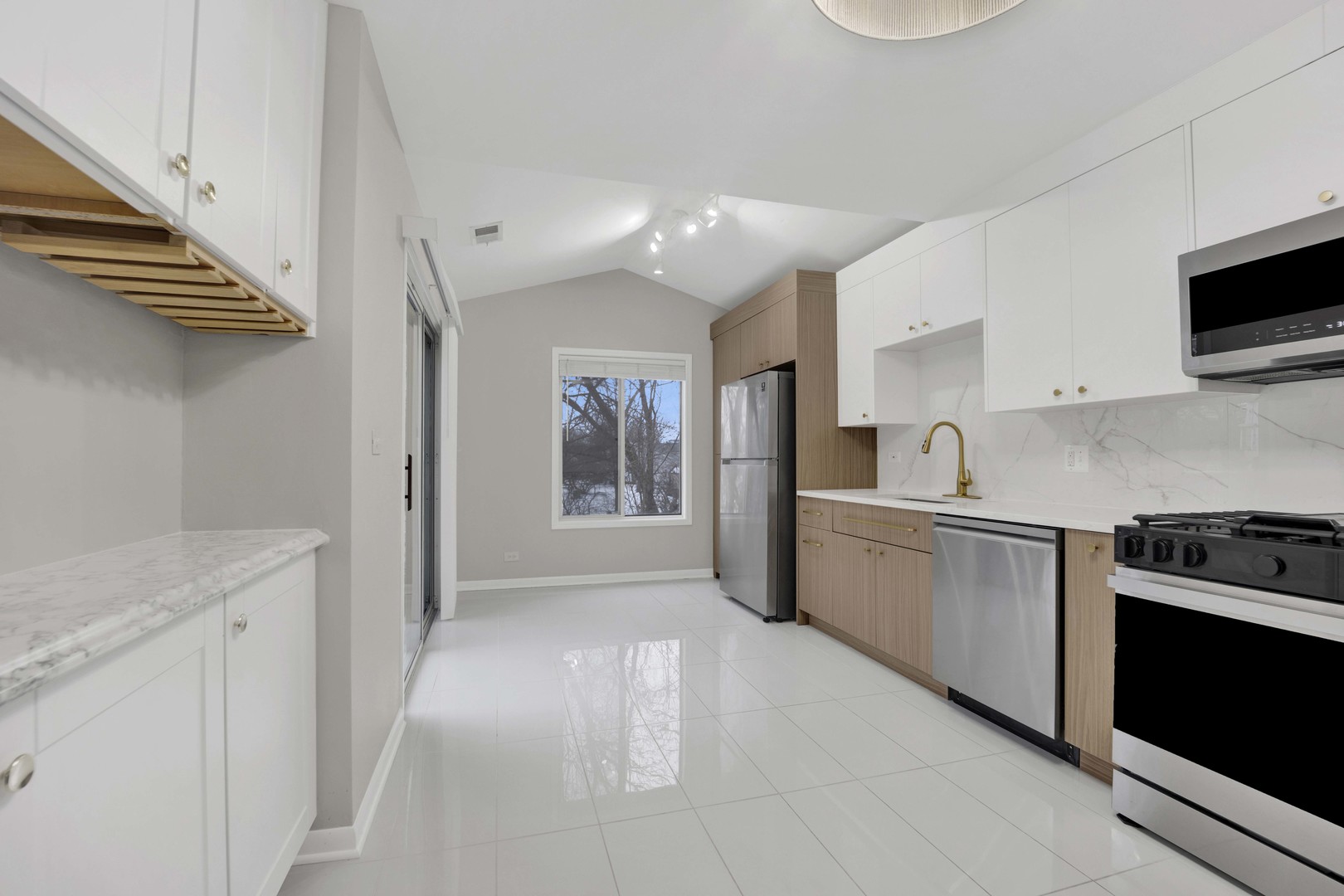 97 Midhurst Court, Unit 202D Naperville, IL 60565 - Photo 4 of 25