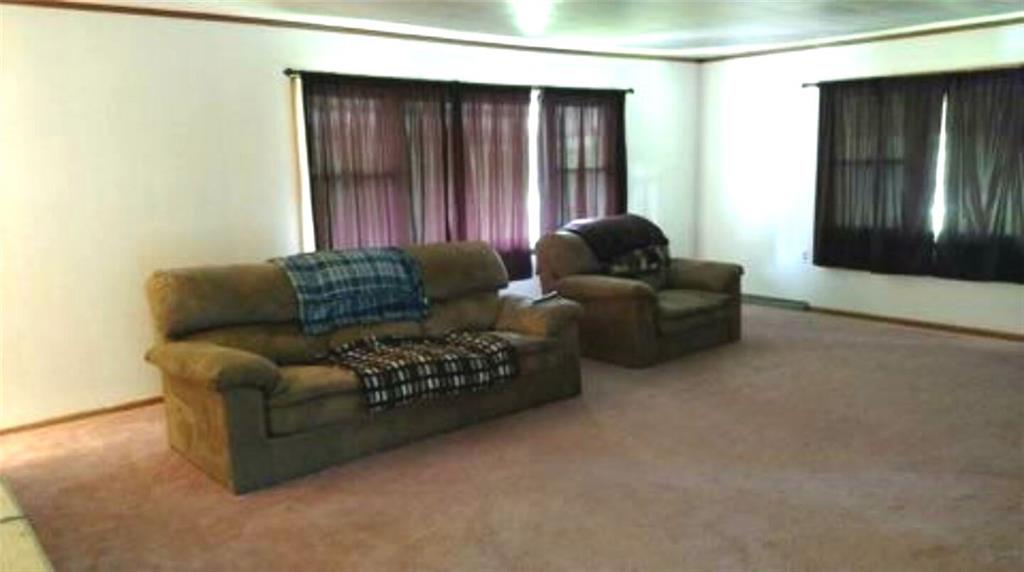 177 Highway 68 Rochester, PA 15074 - Photo 5 of 25 Huge living room!