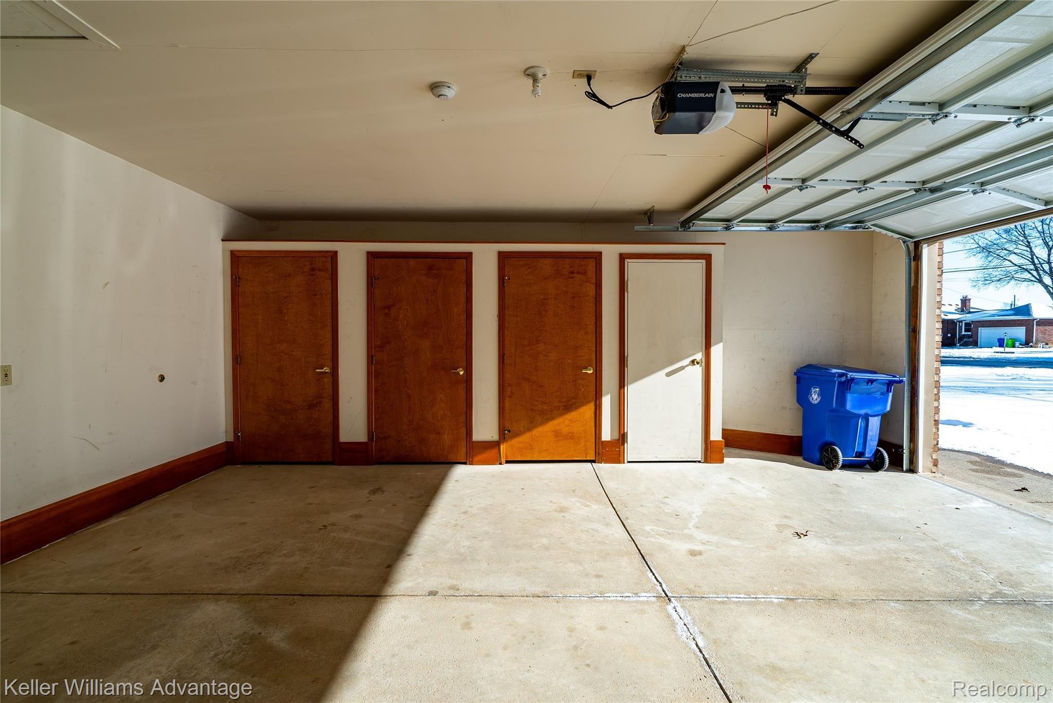 33729 Mulvey Road Fraser, MI 48026 - Photo 36 of 44 MulveyRd_33729_Garage 2.jpg