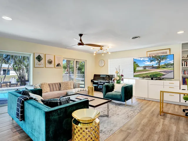 $9,500 | 701 West Royal Palm Road, Boca Raton, FL 33486