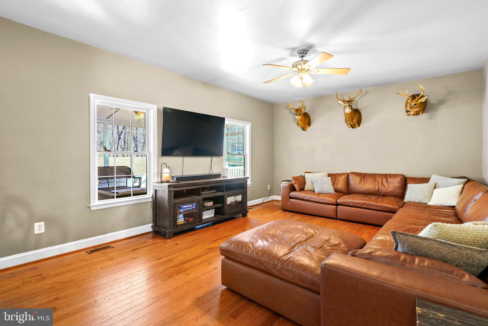 5630 Calvin Court St. Leonard, MD 20685 - Photo 2 of 41 LIVING ROOM
