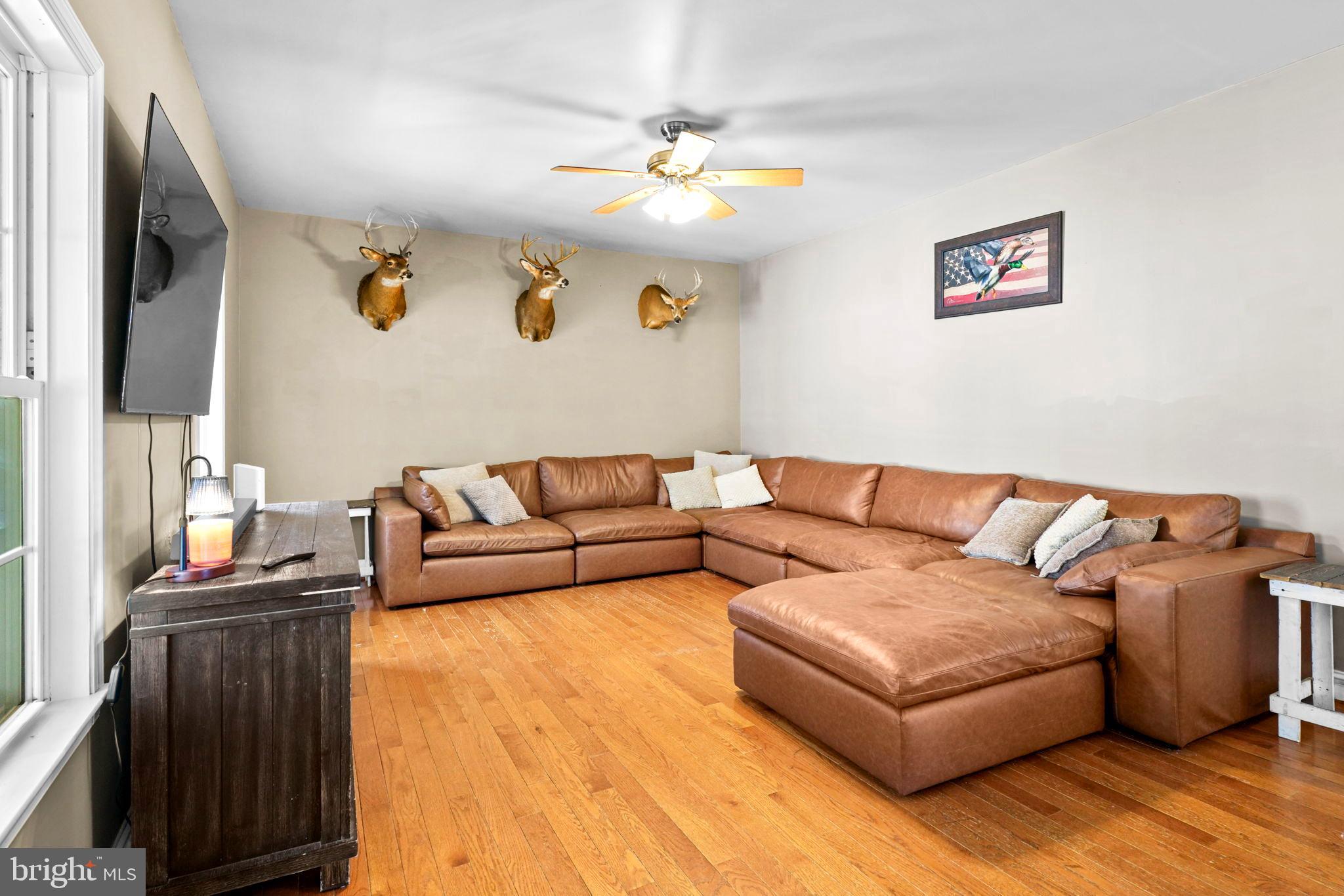 5630 Calvin Court St. Leonard, MD 20685 - Photo 4 of 41 LIVING ROOM