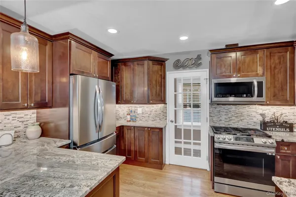 $799,000 | 2889 Arnold Avenue, Oceanside, NY 11572