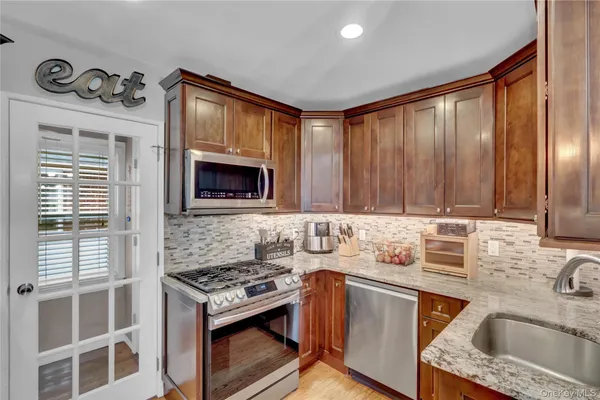 $799,000 | 2889 Arnold Avenue, Oceanside, NY 11572