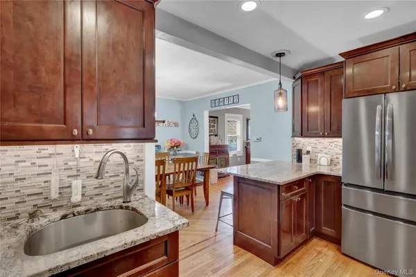 $799,000 | 2889 Arnold Avenue, Oceanside, NY 11572
