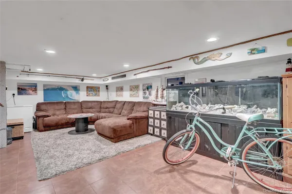 $799,000 | 2889 Arnold Avenue, Oceanside, NY 11572