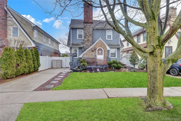 $799,000 | 2889 Arnold Avenue, Oceanside, NY 11572