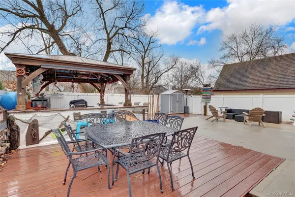 $799,000 | 2889 Arnold Avenue, Oceanside, NY 11572