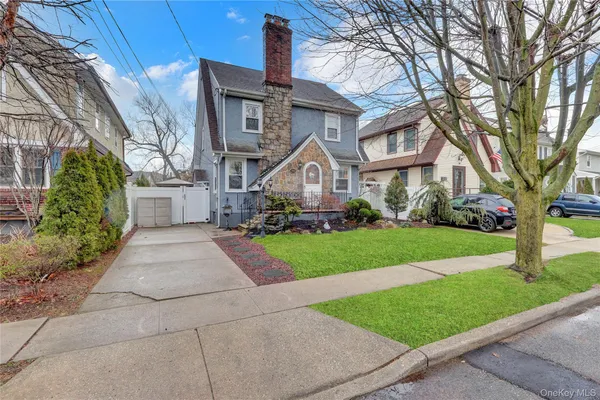 $799,000 | 2889 Arnold Avenue, Oceanside, NY 11572