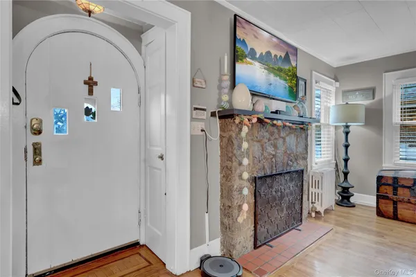 $799,000 | 2889 Arnold Avenue, Oceanside, NY 11572
